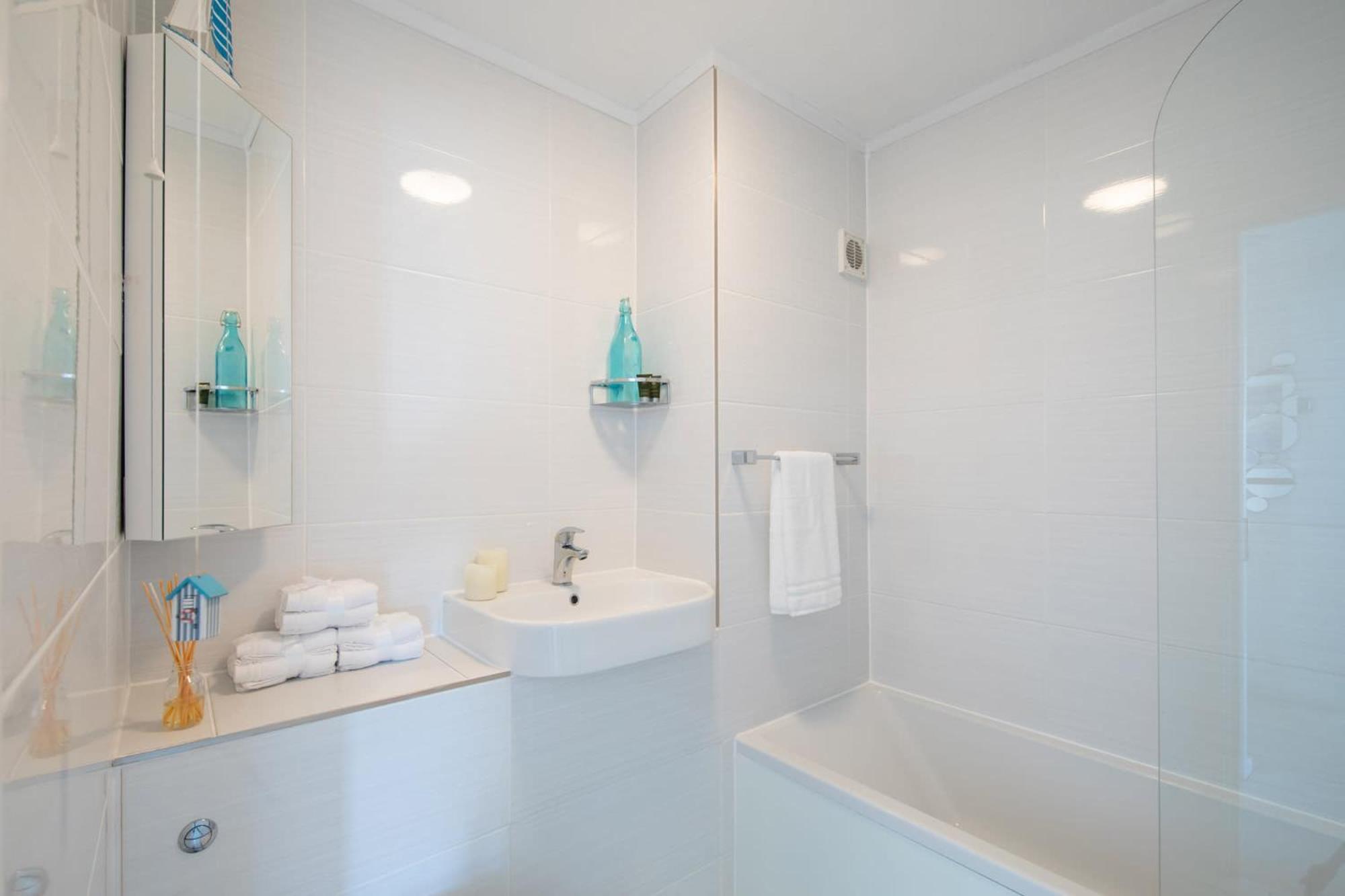 High-End Beachfront Getaway Sea View King Bed إيست ويترينج المظهر الخارجي الصورة