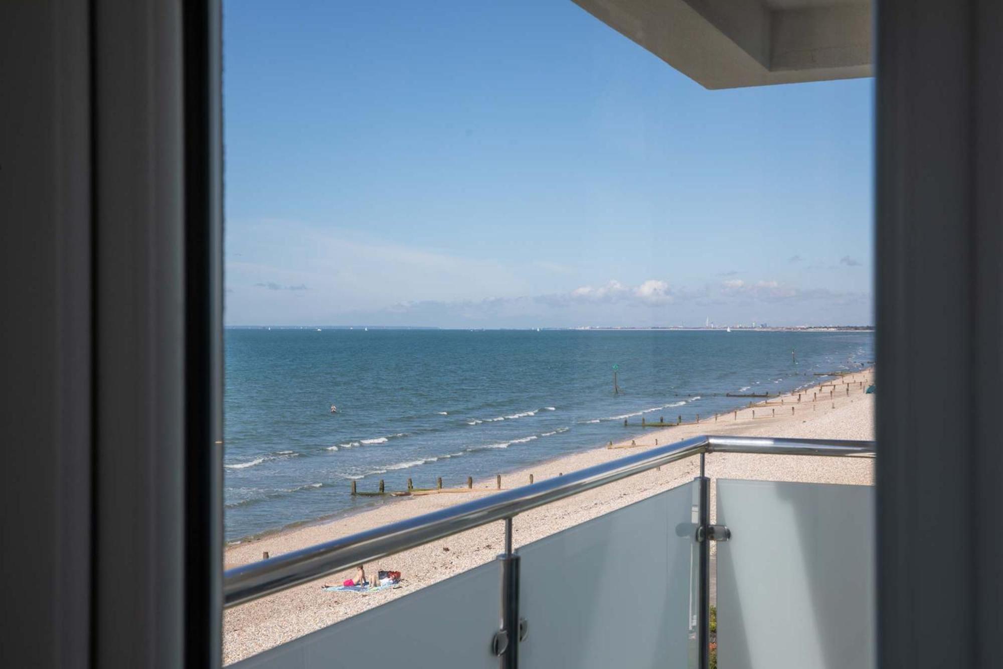 High-End Beachfront Getaway Sea View King Bed إيست ويترينج المظهر الخارجي الصورة