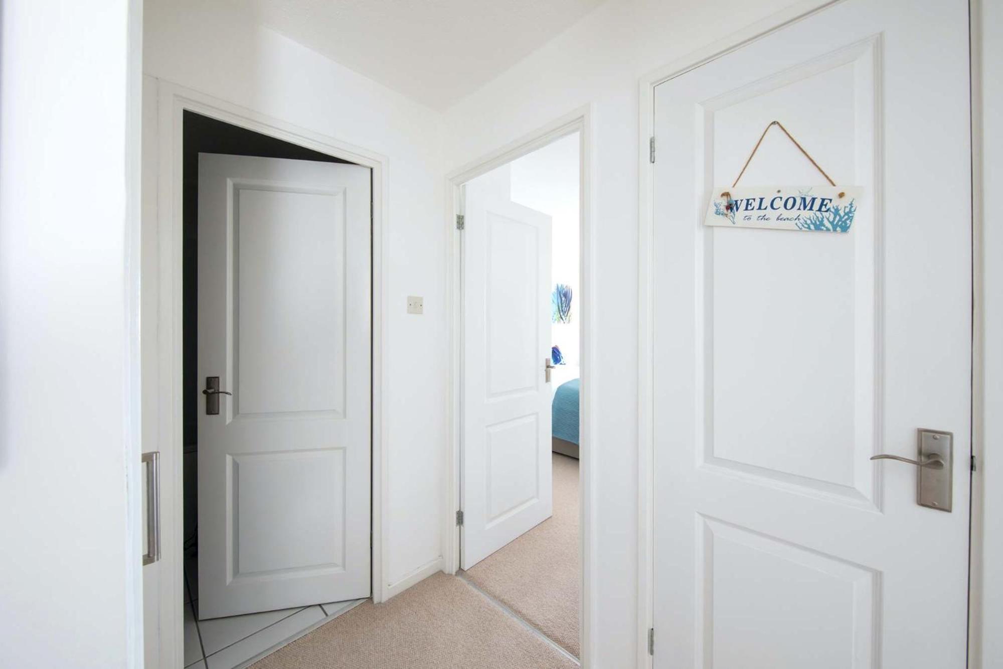 High-End Beachfront Getaway Sea View King Bed إيست ويترينج المظهر الخارجي الصورة