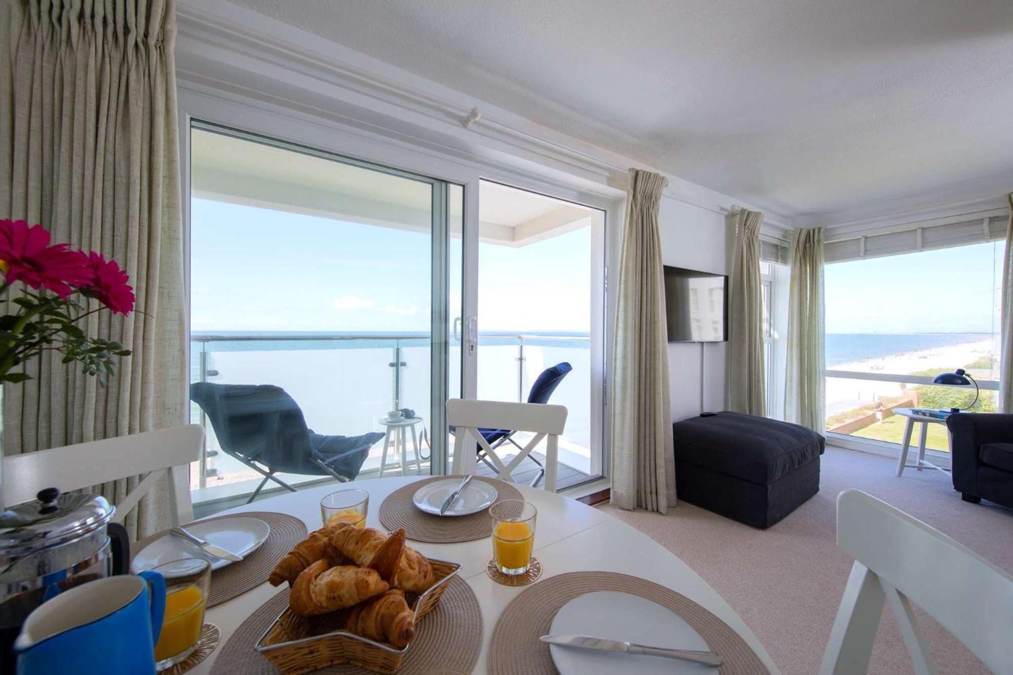 High-End Beachfront Getaway Sea View King Bed إيست ويترينج المظهر الخارجي الصورة